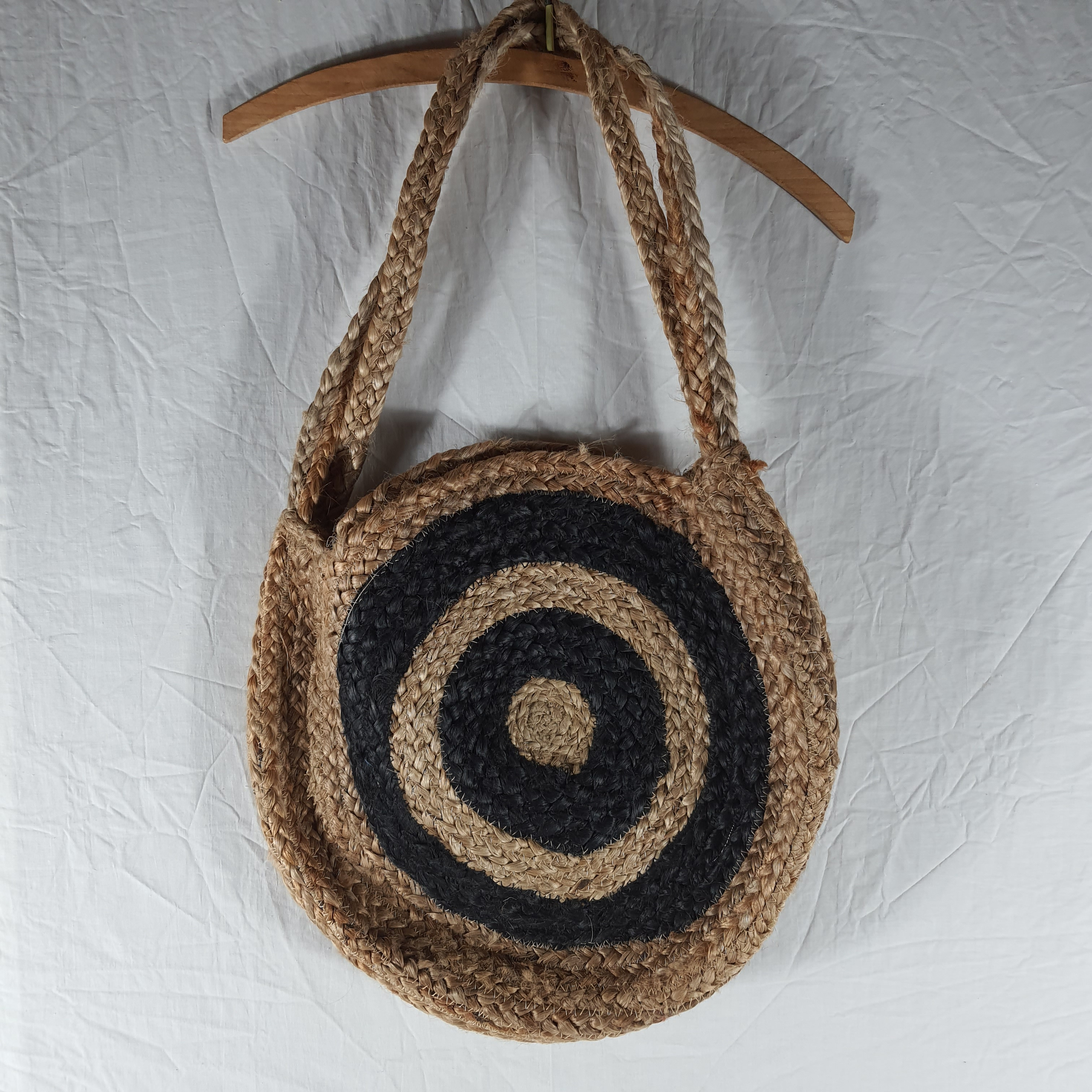 Voir photo 2 de Sac rond en jute - Vintage Addiction Sac rond en jute - Vintage Addiction Très bon état - Vue 2 -